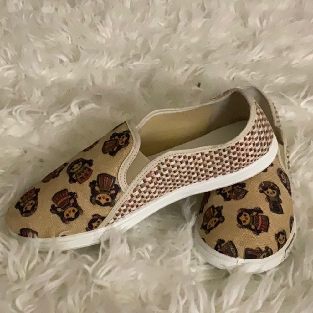 Low top shoes